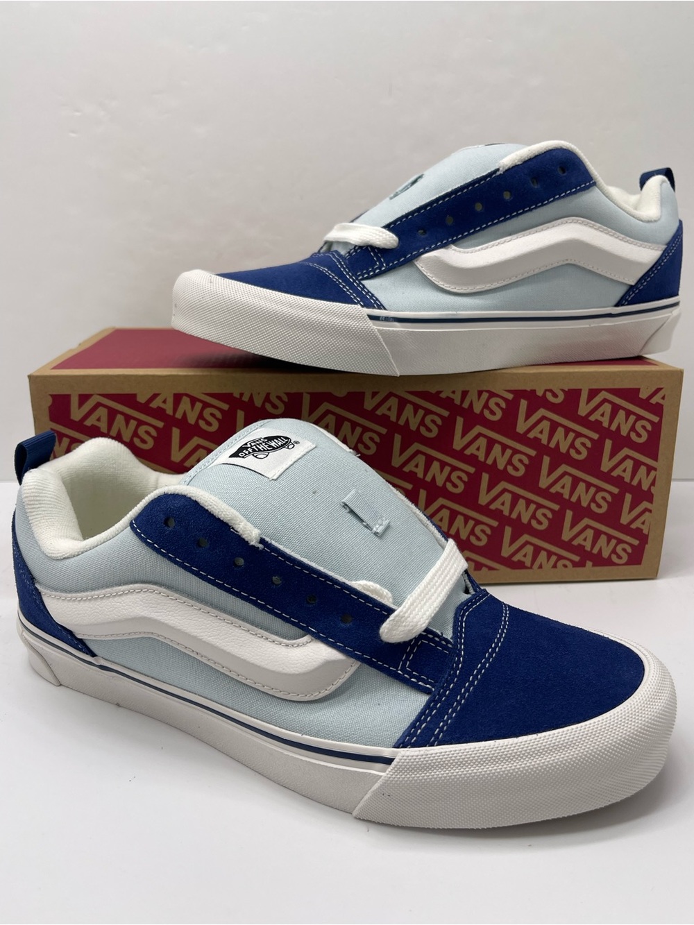 Vans WMNS Knu Skool
NINETIES BLUE/LIGHT BLUE
VN000D22BL1 Sneakers Skate
